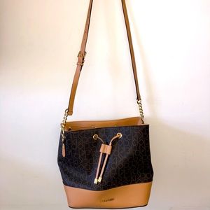 Calvin Klein bag that’s a stylish way to hold all your things!